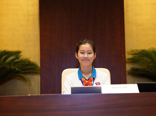 Nữ sinh Khánh Hoà điều hành phiên họp giả định amp;#34;Quốc hội trẻ emamp;#34;: Thành tích học tập amp;#34;khủngamp;#34;, ai cũng ngưỡng mộ - 5