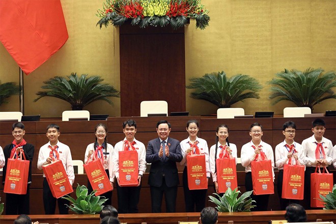 Nữ sinh Khánh Hoà điều hành phiên họp giả định amp;#34;Quốc hội trẻ emamp;#34;: Thành tích học tập amp;#34;khủngamp;#34;, ai cũng ngưỡng mộ - 6