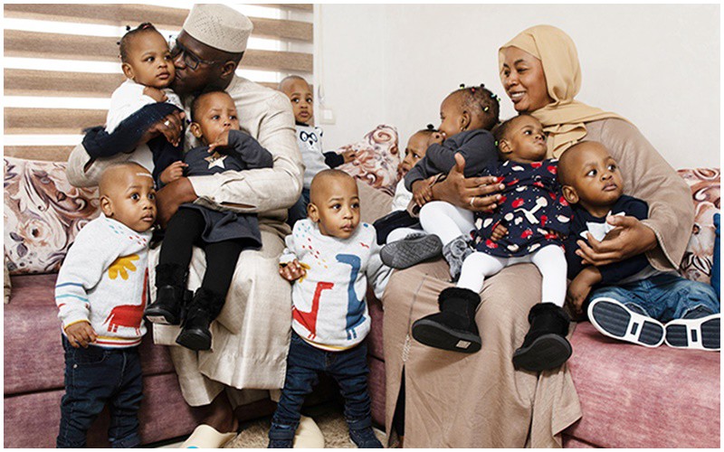 Cô Halima Cisse, đến từ Mali đã xác lập kỷ lục thế giới khi sinh 9 người con liền một lúc. 

