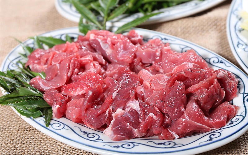 Thịt bò được bán rất nhiều ở trong chợ, siêu thị hay ở các cửa hàng thực phẩm. Tuy nhiên không phải miếng thịt bò nào cũng ngon.
