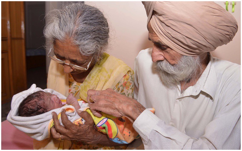 Cụ bà Daljinder Kaur ở Ấn Độ từng gây choáng khi sinh con ở tuổi 72. Bà đã lập kỷ lục là người phụ nữ sinh con lớn tuổi nhất. 
