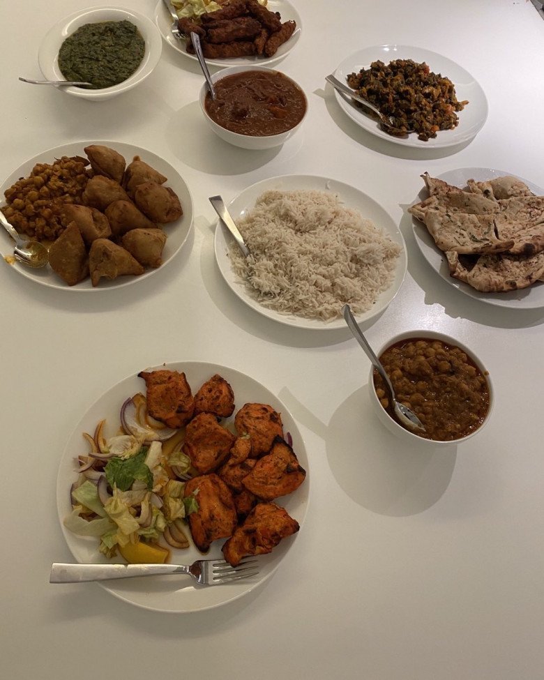 Có thể thấy, bà Vera không kiêng khem quá nhiều. Dù vậy, bà luôn cố gắng ăn trước 19 giờ tối và bổ sung các loại  rau xanh sẫm - hầu hết chúng đều có chứa nhiều chất chống oxy hoá, giúp bà trẻ lâu.