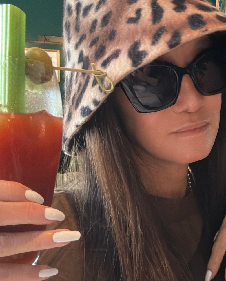 Nhà thiết kế thời trang U80 cho biết bà đã nói không với nước ngọt có gas từ nhiều năm nay.