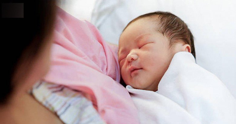 Trước khi vào khu mổ, mẹ bầu hãy dặn người thân là thời gian bắt đầu vào khu mổ cho đến khi lên bàn mổ có thể sẽ rất lâu. (Ảnh minh họa)