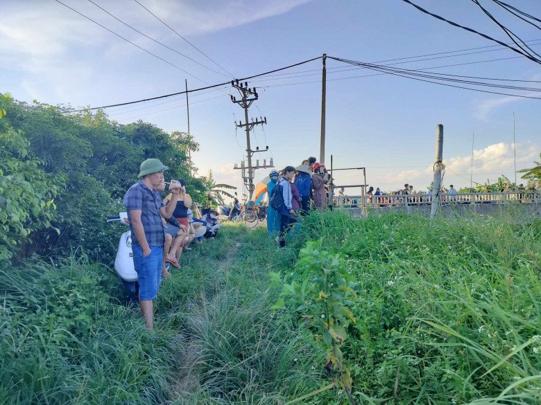 Người dân thôn Đồng Quê không khỏi xót xa.