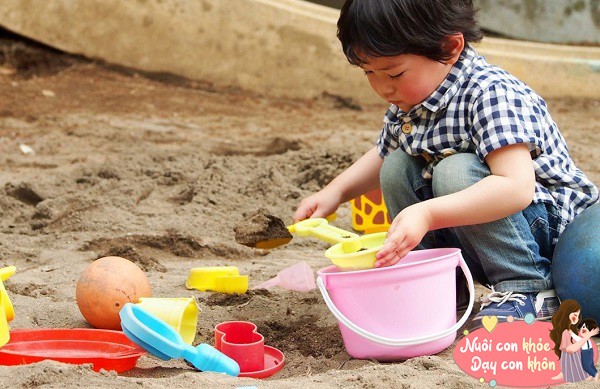 Trẻ hướng nội thường thích sự tĩnh lặng và có khả năng tập trung vào một nhiệm vụ cụ thể tốt hơn.