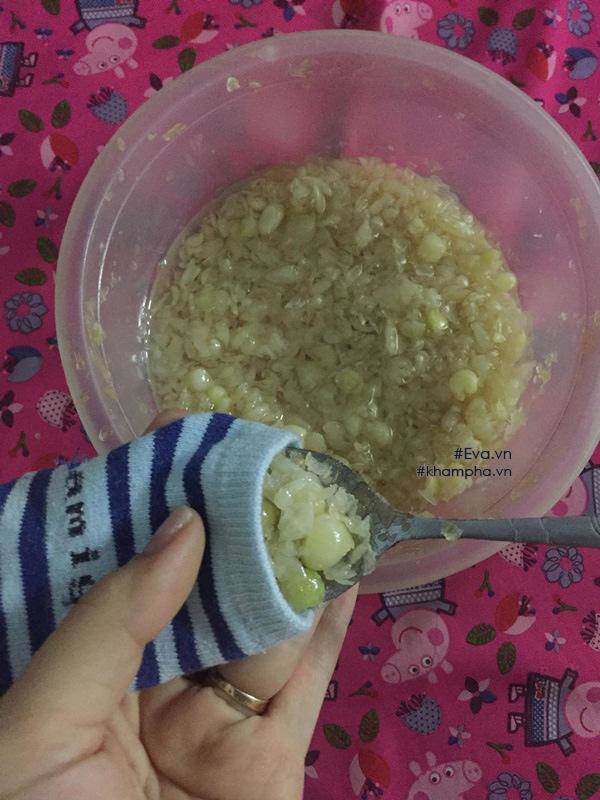 Uống nước lá hẹ, đắp chân bằng hành tăm, mẹ Thái Nguyên trị ho hiệu quả cho con 8 tháng - 3