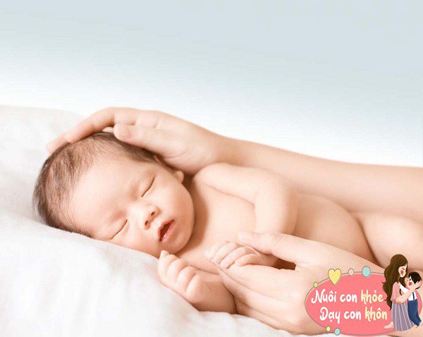 Làn da trẻ nhỏ vốn nhạy cảm, vì vậy cần được chăm sóc kỹ.