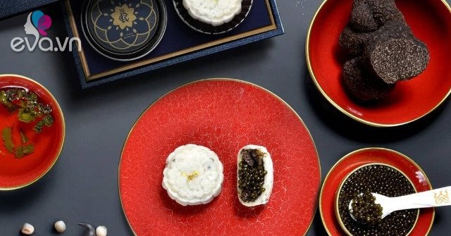 View - Những chiếc bánh Trung thu xa hoa bậc nhất thế giới, mở hộp ra đã thấy sực mùi tiền