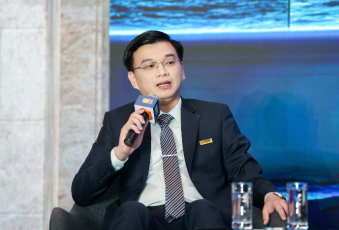 Shark Hùng Anh là cựu sinh viên trường Chuyên Quảng Nam - lớp chuyên toán
