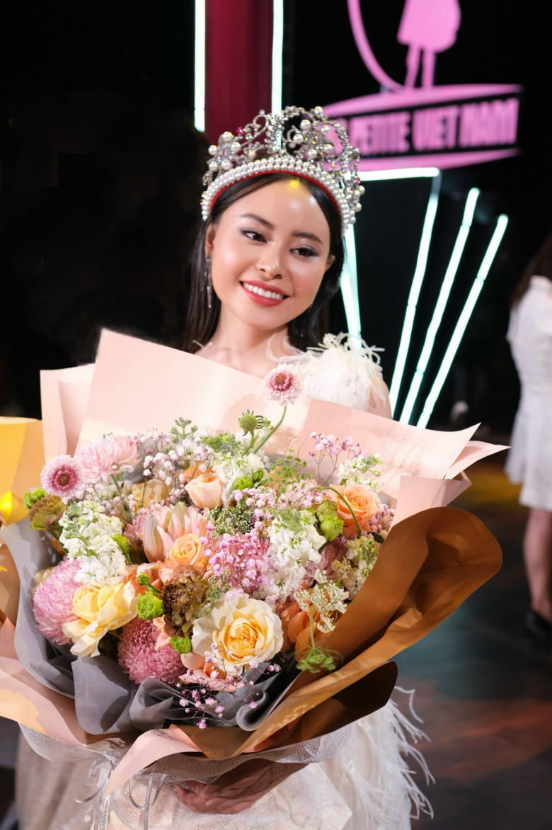 Thí sinh Lê Trang Ngân đăng quang ngôi vị Á hậu 1 Miss Petie Vietnam 2023
