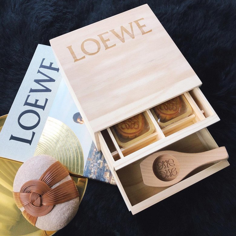 View - Những chiếc bánh Trung thu xa hoa bậc nhất thế giới, mở hộp ra đã thấy sực mùi tiền