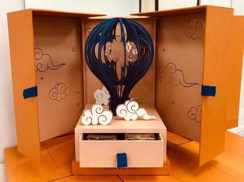 View - Những chiếc bánh Trung thu xa hoa bậc nhất thế giới, mở hộp ra đã thấy sực mùi tiền