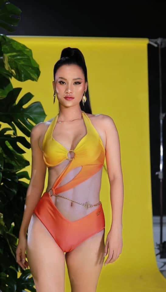 amp;#34;Ngượng chín mặtamp;#34; ảnh hậu trường bikini Top 18 Miss Universe Vietnam 2023: Múi bụng của Hương Ly thật hay giả? - 1