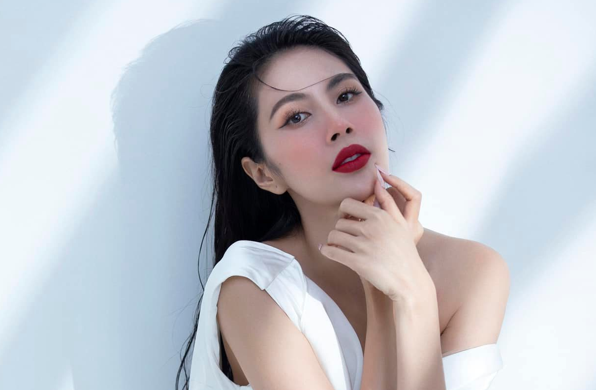 Thủy Tiên từ chối trả lời những câu hỏi liên quan đến bà Phương Hằng.