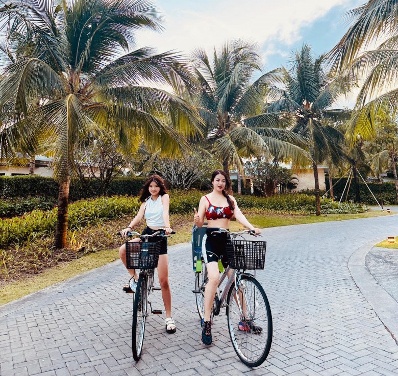 View - Con gái Trương Ngọc Ánh khoe trọn cặp chân thẳng như kiếm Nhật, nhan sắc không phấn son vẫn được khen là tiểu hoa hậu