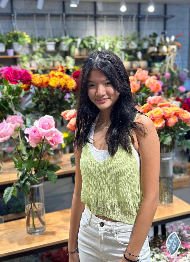 View - Con gái Trương Ngọc Ánh khoe trọn cặp chân thẳng như kiếm Nhật, nhan sắc không phấn son vẫn được khen là tiểu hoa hậu