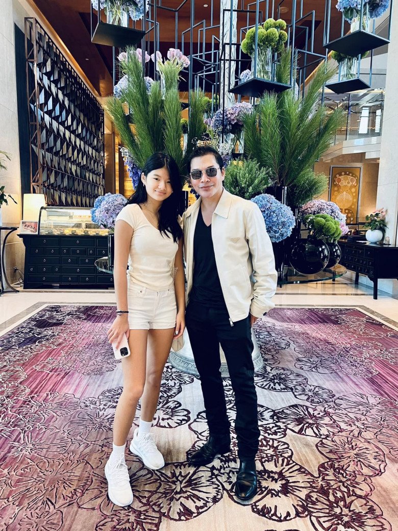 View - Con gái Trương Ngọc Ánh khoe trọn cặp chân thẳng như kiếm Nhật, nhan sắc không phấn son vẫn được khen là tiểu hoa hậu