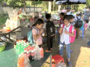 Sức khỏe - Những thực phẩm bán đầy cổng trường, hè phố khiến trẻ hạn chế tăng chiều cao, ăn mãi cũng không lớn