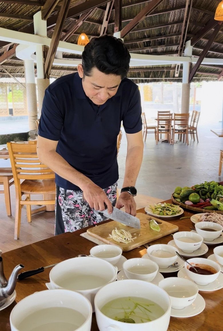 Tài tử Huỳnh Anh Tuấn nấu ăn trong chòi lá tại nhà vườn 6.000m2, có món bình dị, món đẹp như nhà hàng - 12