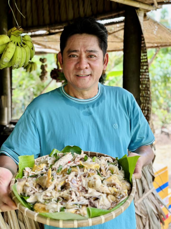 Tài tử Huỳnh Anh Tuấn nấu ăn trong chòi lá tại nhà vườn 6.000m2, có món bình dị, món đẹp như nhà hàng - 2