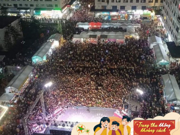 Dân mạng choáng với quy mô tổ chức Tết Trung thu của cư dân Linh Đàm, ngỡ như biển người đi đu idol