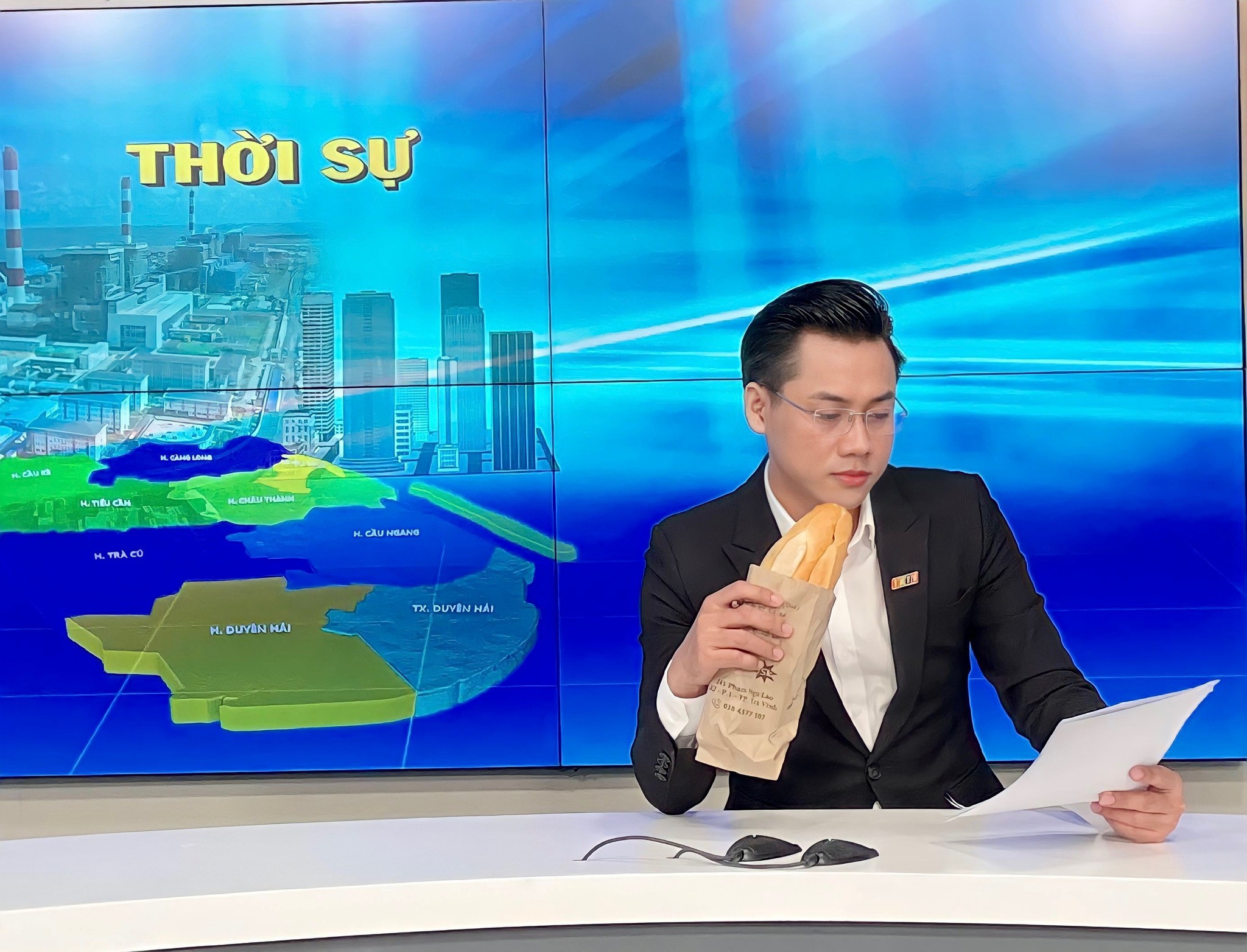 View - Lê Hoàng Liệt - MC Thời sự cao 1m75, có giọng nói ấm áp hút triệu người theo dõi