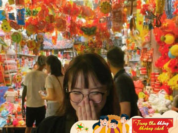 Giới trẻ tranh thủ giữa tuần lên phố check-in, chung cư tổ chức Tết Trung thu hoành tráng cho trẻ em