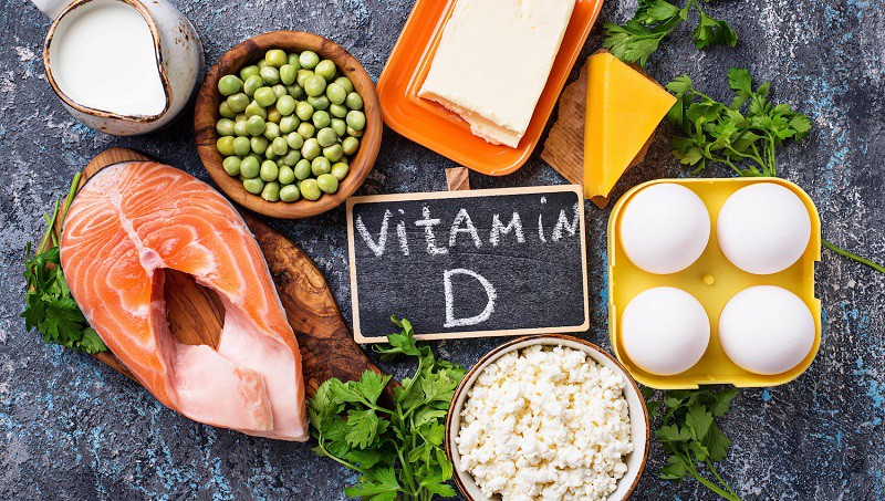 Vitamin D giúp tăng cường hấp thu canxi, thúc đẩy sự tăng trưởng và phát triển của xương, ảnh hưởng đến cảm giác thèm ăn. Các loại thực phẩm như cá, đậu lòng đỏ trứng... là nguồn cung cấp vitamin D dồi dào.
