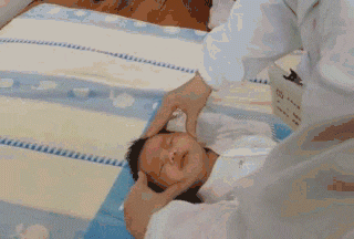 View - Cách massage da cho trẻ sơ sinh giúp bé ngủ ngon, tiêu hóa tốt