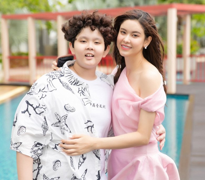 View - Trương Quỳnh Anh: Ba mẹ đã bắt đầu lo con gái không ai 'hốt', tìm cách mai mối cho tôi ở Mỹ