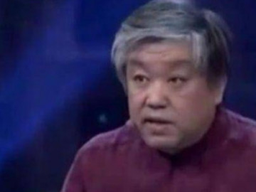 Cô gái mang của hồi môn của bà ngoại đi thẩm định, chuyên gia run rẩy hỏi: Bà của cô là ai?