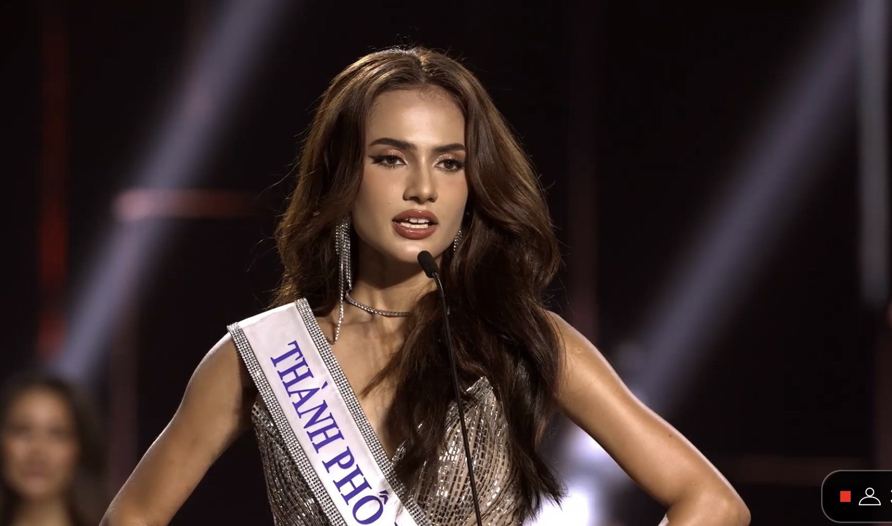 Trực tiếp Chung kết Miss Universe Vietnam 2023: Tân Hoa hậu gọi tên Bùi Quỳnh Hoa - 4