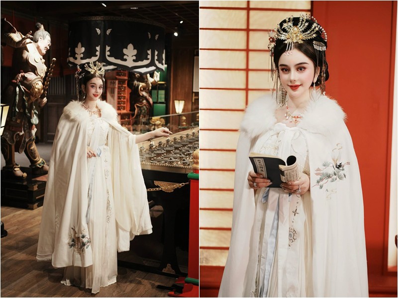 Cô cho biết đang đón Trung thu tại Trung Quốc. Trong ảnh, nữ ca sĩ 7x diện váy trắng, tay mang lồng đèn, tóc và lớp make up được hóa trang cực tỉ mỉ.
