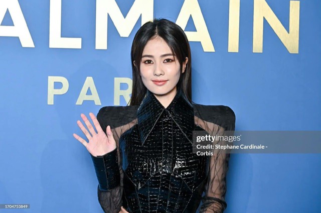 View - Vắng huyền thoại Phạm Băng Băng, hội Hoa đán Cbiz đi tuần lễ thời trang như búp bê hư vì tội phấn son lỗi