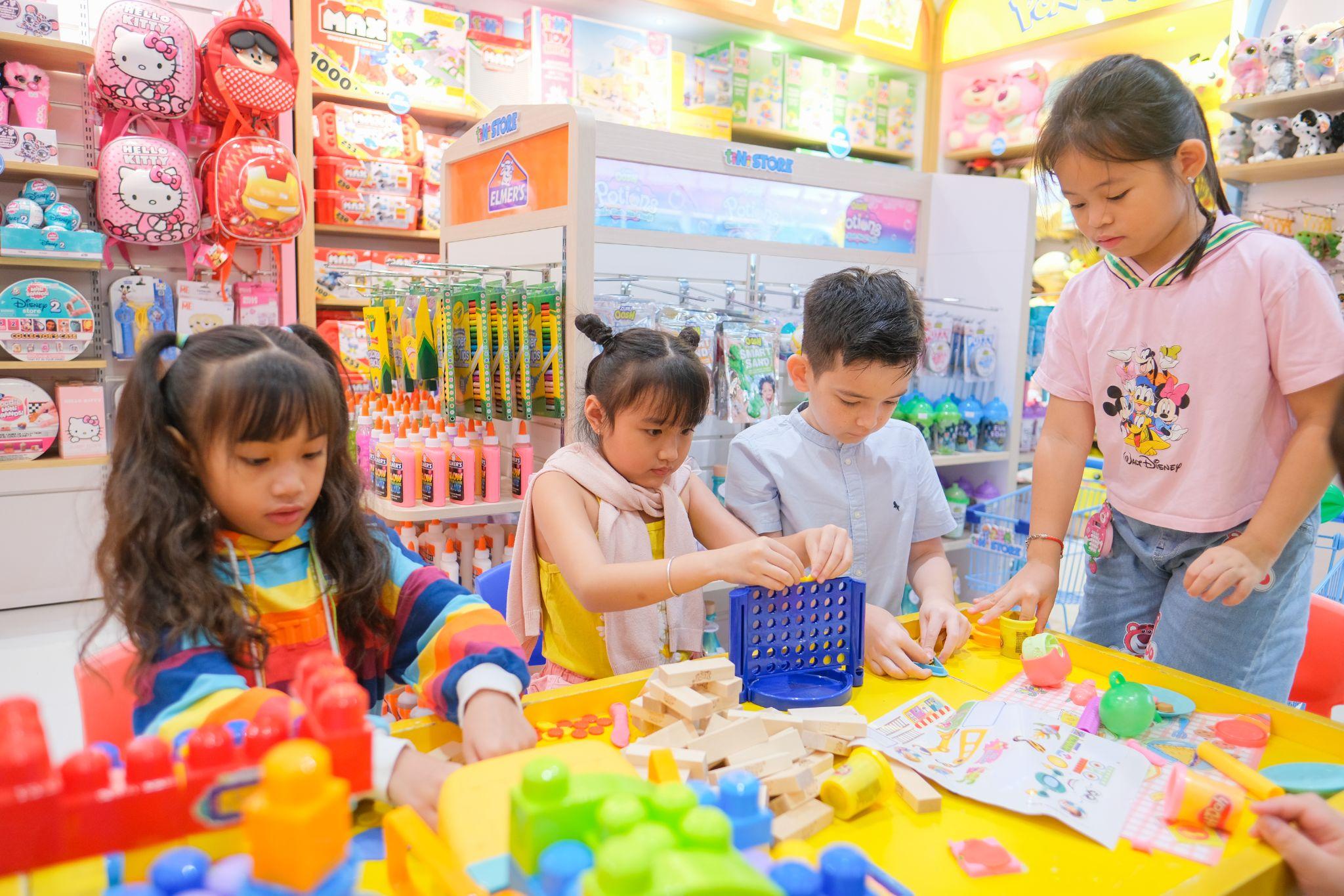 Gia đình trẻ hào hứng với mô hình mới của tiNiWorld Eat - Shop - Play (Ăn - Chơi - Sắm) lần đầu tiên có mặt tại Việt Nam - 2