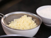 Sức khỏe - Rau củ cắt nhỏ dễ mất dinh dưỡng, nhưng củ này càng đập nhỏ, giã nát thì “sức mạnh” bảo vệ cơ thể càng cao