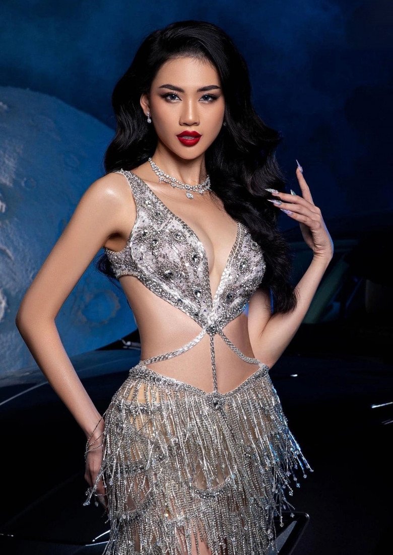 View - Bùi Quỳnh Hoa đăng quang Miss Universe Vietnam, giàu có ra sao mà bị đồn mua giải