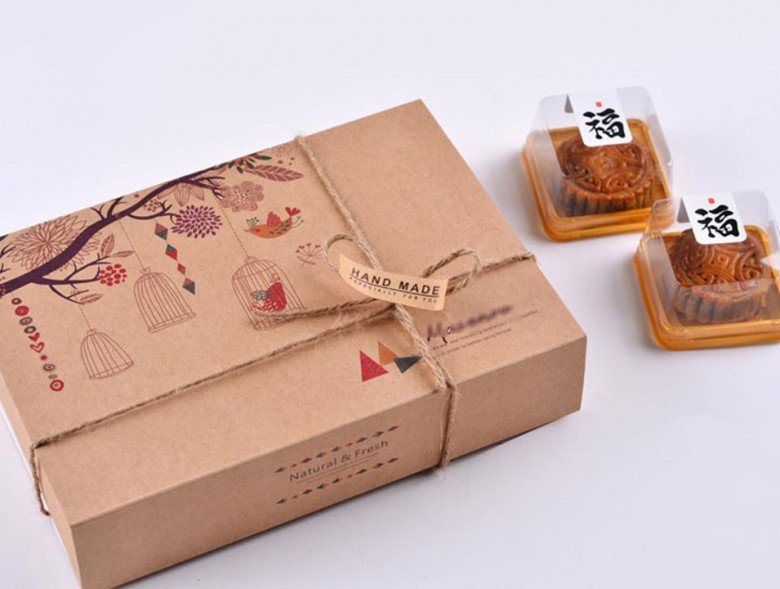 Vỏ hộp bánh Trung thu handmade với nét động đáo, dễ thương cũng trở thành điểm thu hút vào dịp Tết đoàn viên