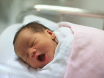 Người phụ nữ phát hiện con của chị dâu rất giống mình, cả nhà bật khóc khi đọc kết quả xét nghiệm ADN