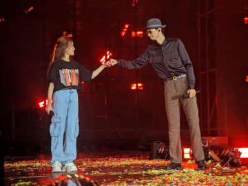 Đen Vâu bất ngờ xuất hiện tại liveshow của Hoàng Thuỳ Linh, nữ ca sĩ nói về mối quan hệ của cả 2