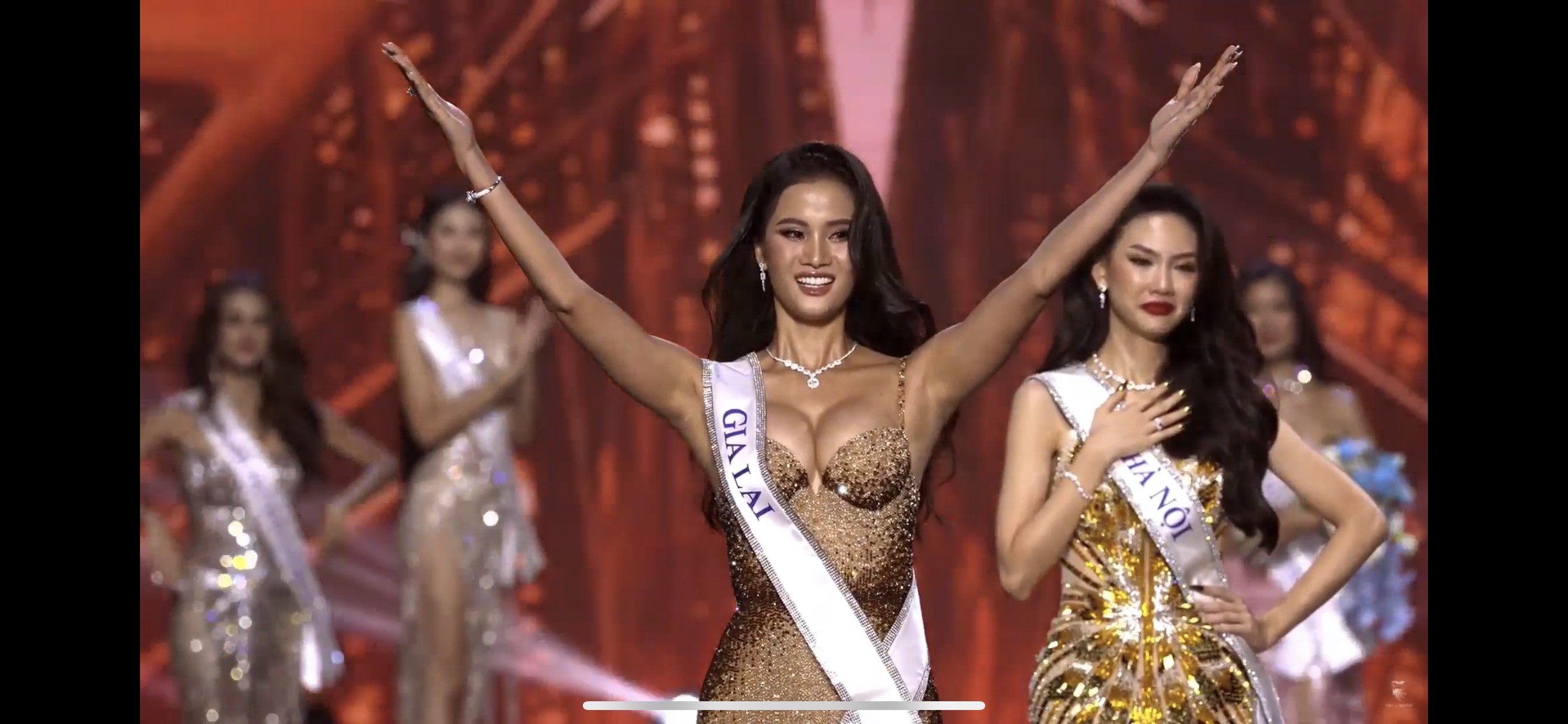 Trực tiếp Chung kết Miss Universe Vietnam 2023: Tân Hoa hậu gọi tên Bùi Quỳnh Hoa - 3