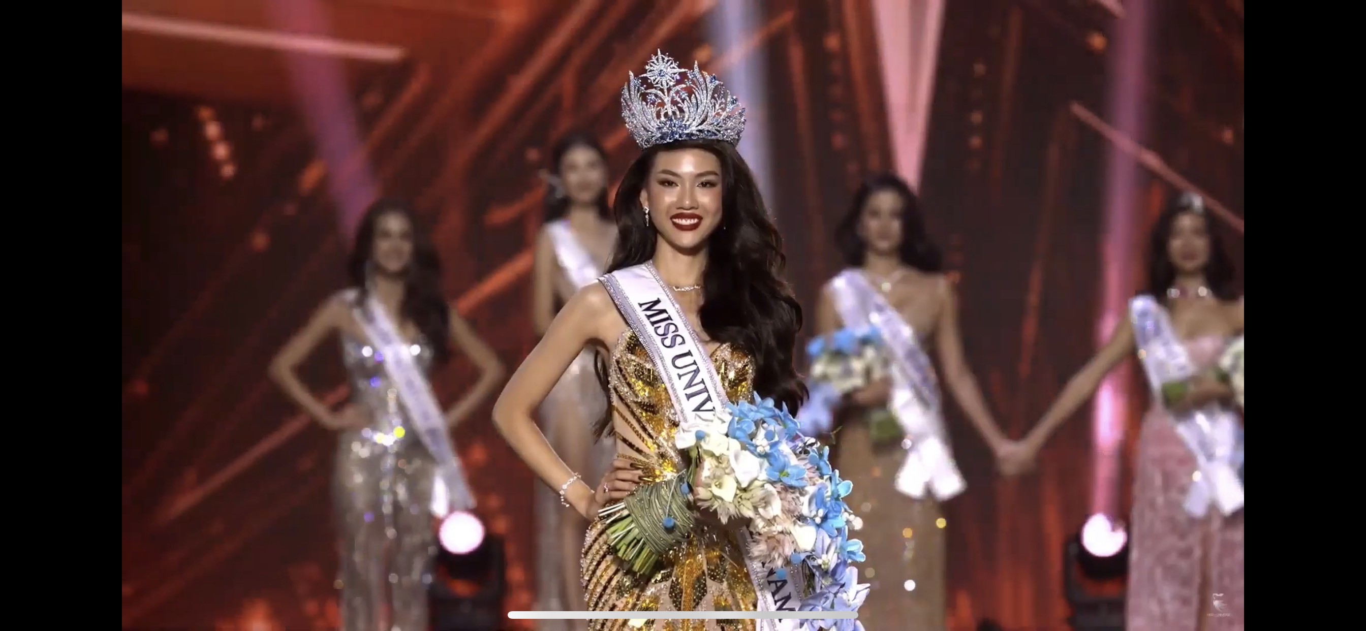 Trực tiếp Chung kết Miss Universe Vietnam 2023: Tân Hoa hậu gọi tên Bùi Quỳnh Hoa - 2