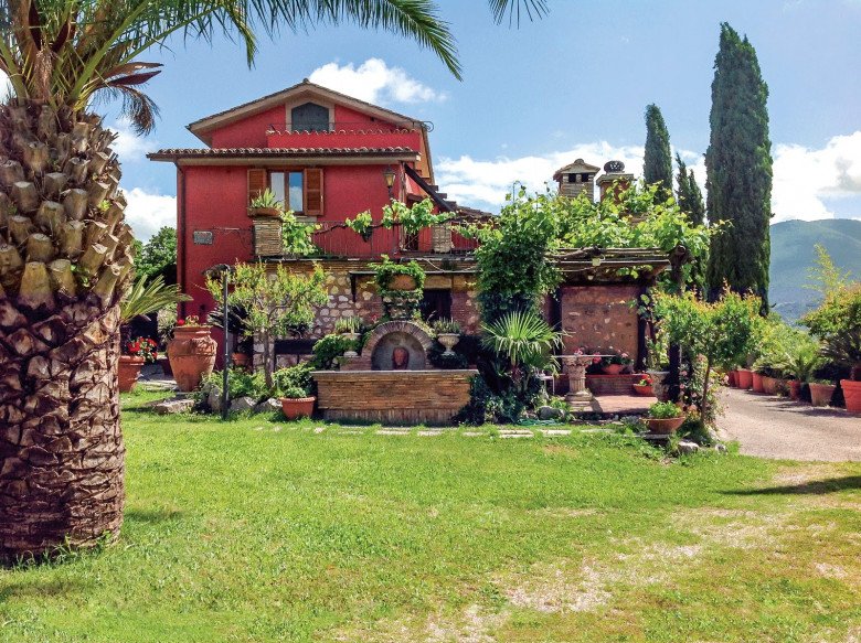 View - Bên trong nhà hàng bé nhất thế giới: Chỉ có 1 bàn cho 2 người, trải nghiệm cực xa hoa như trên phim