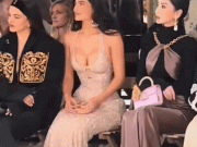 Làm đẹp - Là "chị đẹp" châu Á, Angela Baby vẫn phải nhường sóng "hotgirl đẫy đà nhất thế giới" khi ngồi cạnh