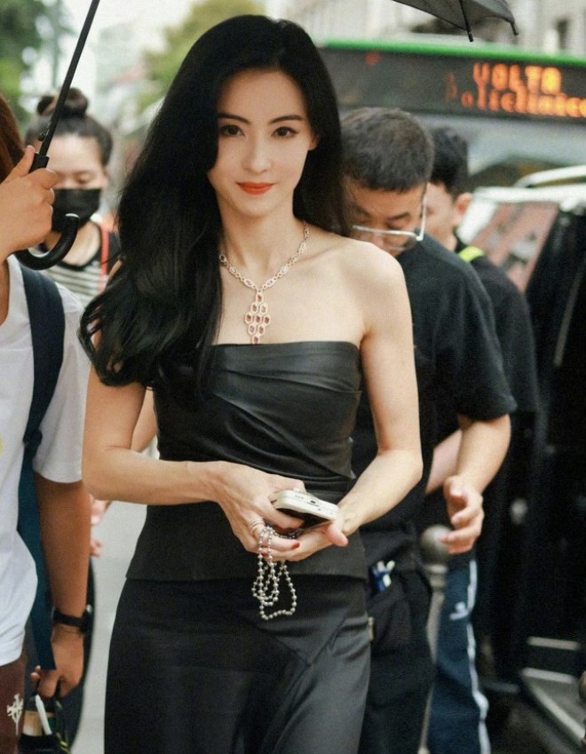 Trương Bá Chi đưa con về nhà họ Tạ khiến quan hệ với chồng cũ càng tốt lên?