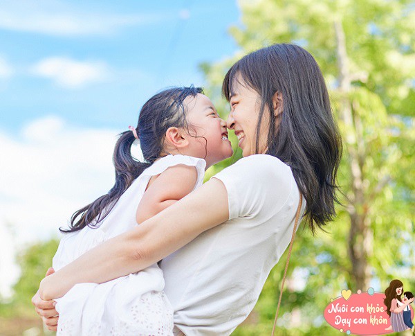 Dạy trẻ chăm sóc vẻ đẹp của chính mình một cách đúng đắn.
