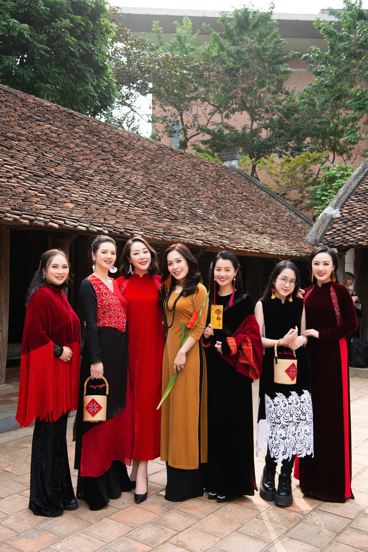 Lần hội ngộ của Quỳnh Chi và dàn BTV nhà đài hồi đầu năm.