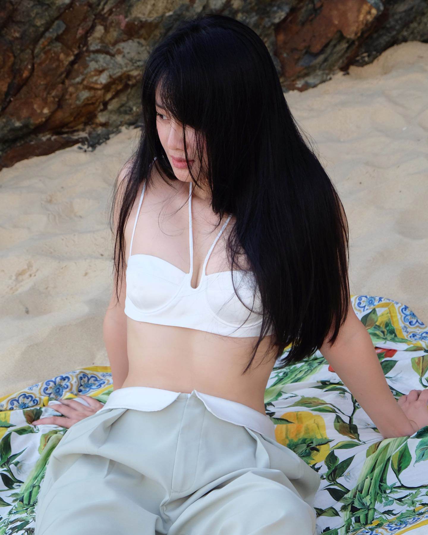 Quỳnh Chi từng chia tay một người bạn trai đã cầu hôn cô, vì câu nói Bạn anh bảo em yêu con gái.