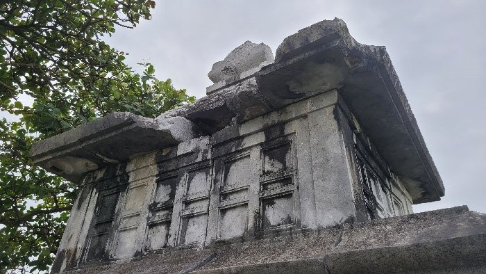 Cận cảnh phần mái lăng mộ